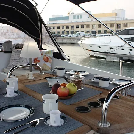 Ботель Great Sea - Great Yacht, Unique Experience Лісабон