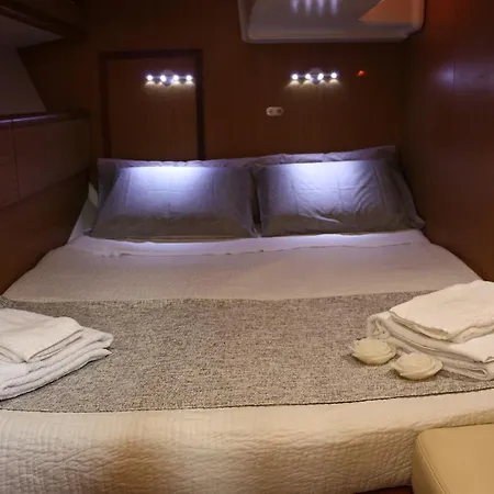 Ботель Great Sea - Great Yacht, Unique Experience Лісабон