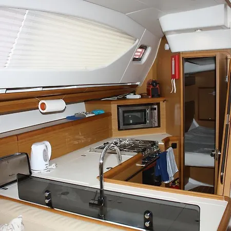 Ботель Great Sea - Great Yacht, Unique Experience Лісабон